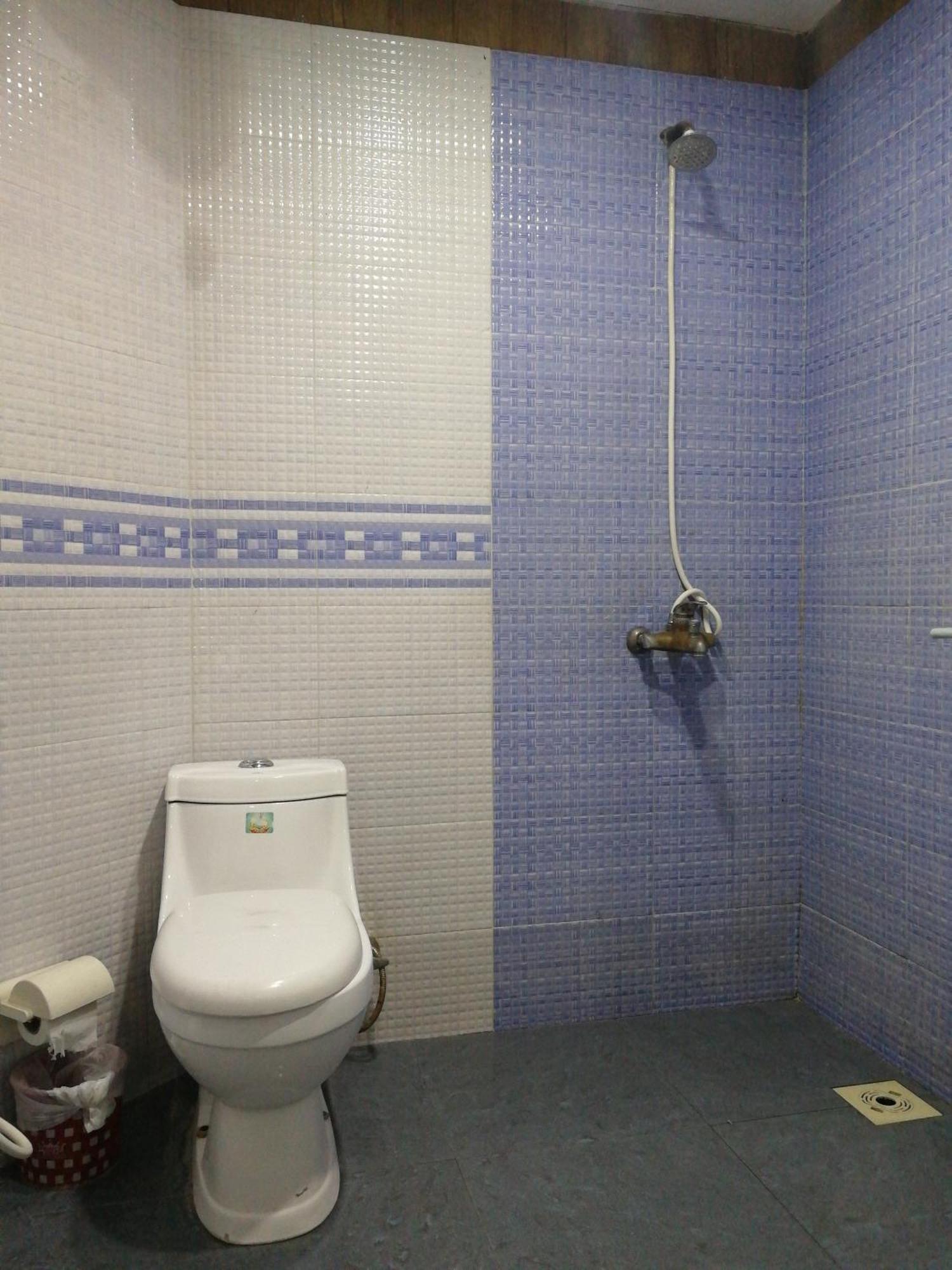 Quick Continental Hotel - Jail Road لاهور الغرفة الصورة